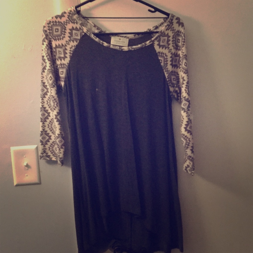 Quarter sleeve top.